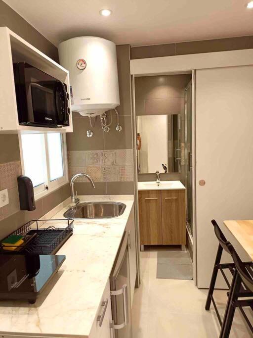 Estudios Hl Frente Al Metro Barcelona-Aeropuerto L'Hospitalet de Llobregat Buitenkant foto
