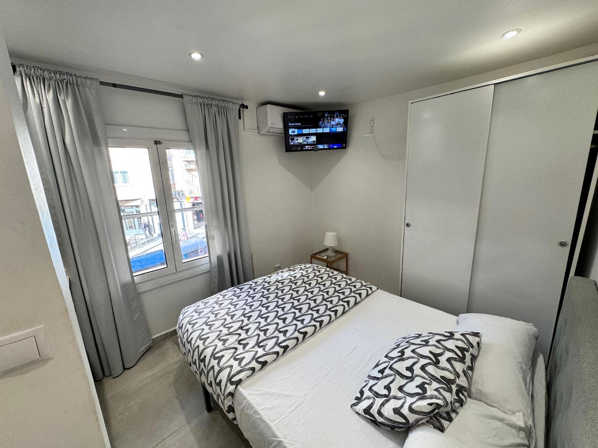 Estudios Hl Frente Al Metro Barcelona-Aeropuerto L'Hospitalet de Llobregat Buitenkant foto